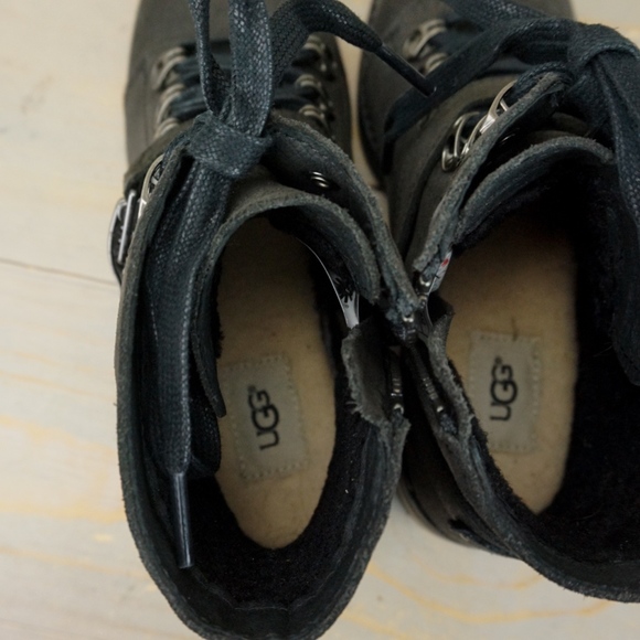 STORE CLOSING SALE UGG FRITZI BLACK LEATHER SHEEPSKIN MOTO BOOT - Picture 6 of 8